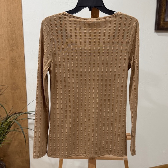 Lior Paris Zina-T Camel Tan Long-Sleeve Scoop Neck Textured Top 
Size L - Picture 3 of 4